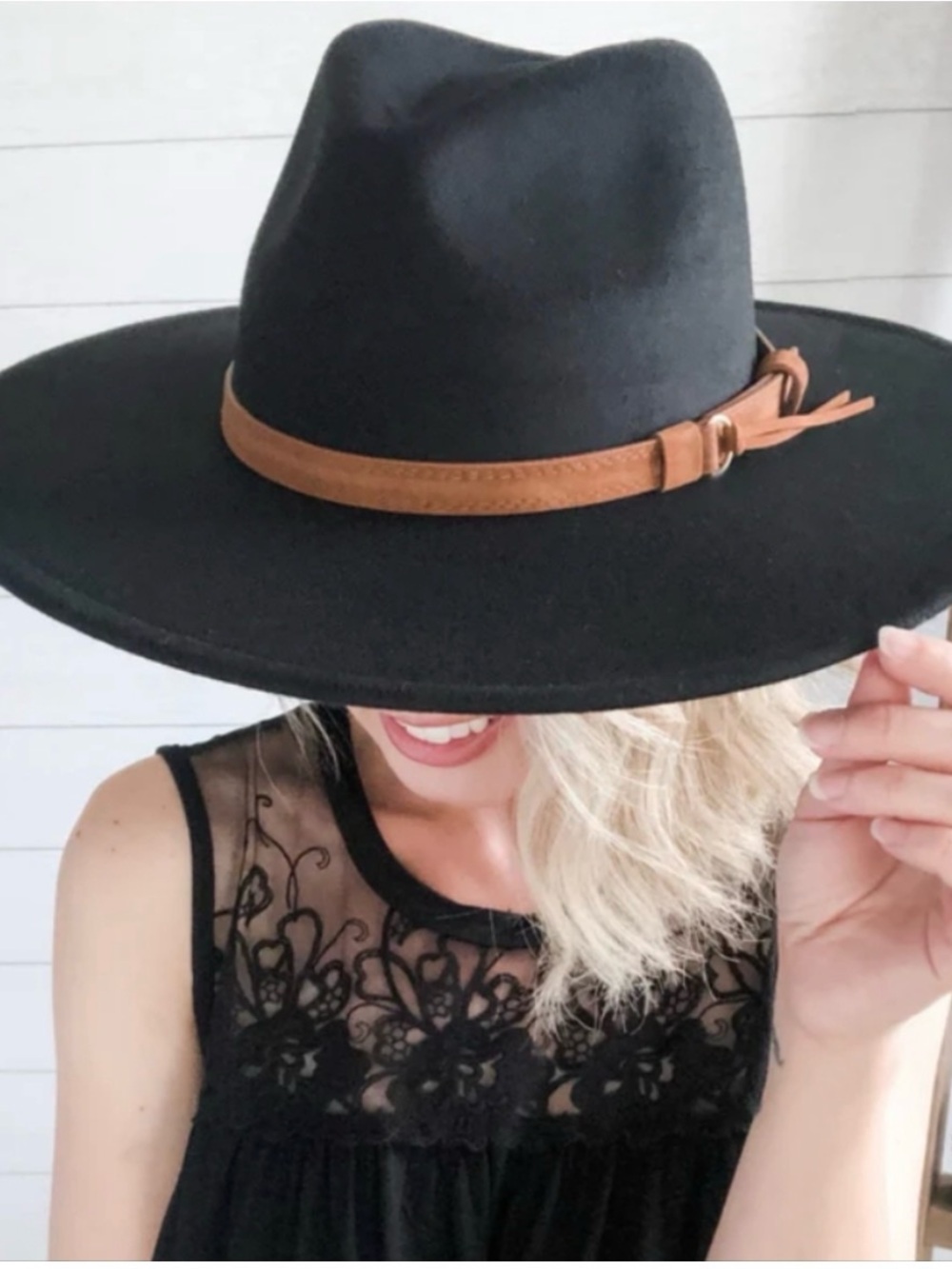 NEW Avenue Zoe retro wool woman hat w belt buckle color black & brown one size